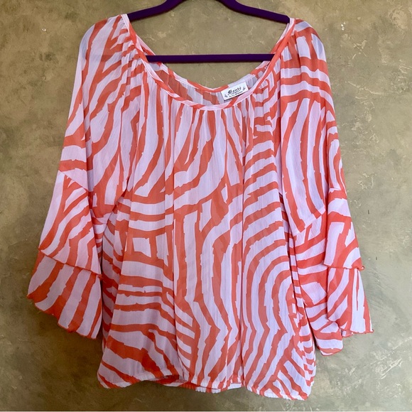 Monte by D.P. Altomonte Lightweight Flowy Bell Sleeve Top - Picture 1 of 4